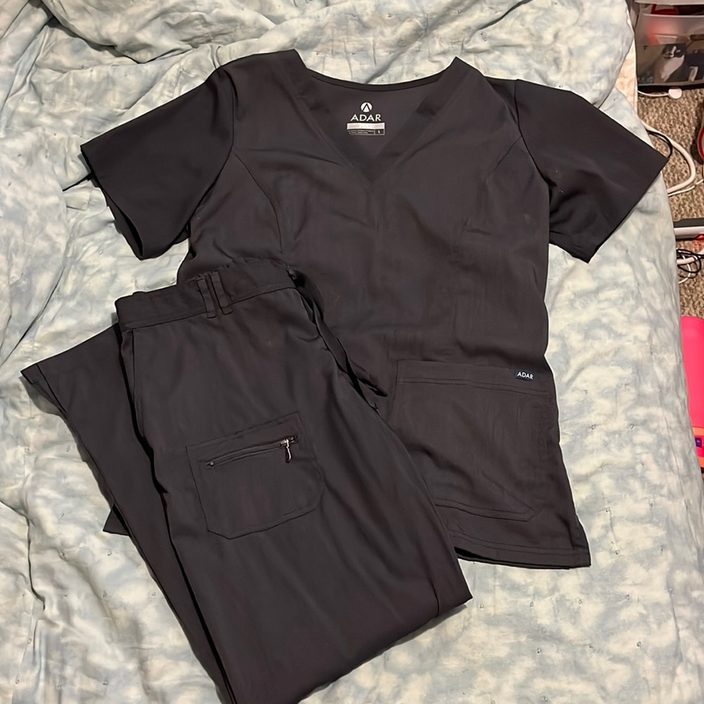 *Like new* Adar Pro Scrub Set